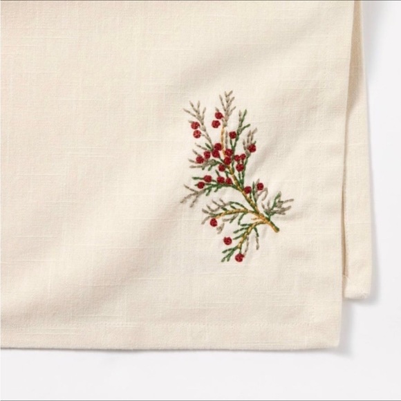 8-Pack Embroidered Wreath Cloth Napkins Christmas 2024 - Threshold Studio McGee - Picture 3 of 5